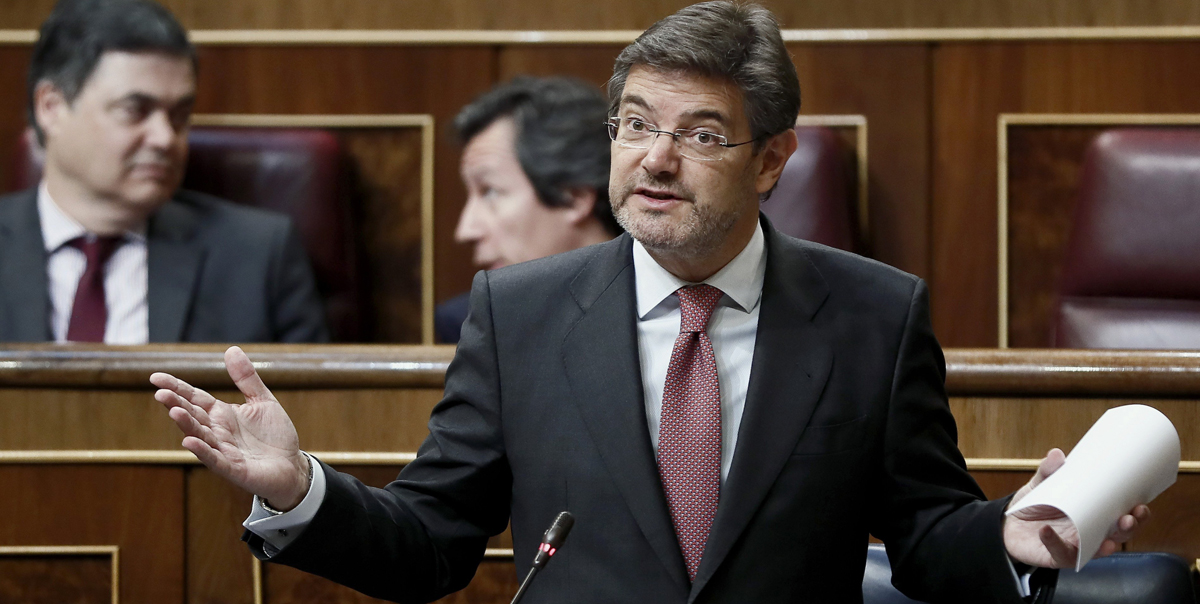 El ministro de Justicia, Rafael Catalá, durante su intervención en la sesión de control al Gobierno en el Congreso de los diputados, hoy en Madrid. 