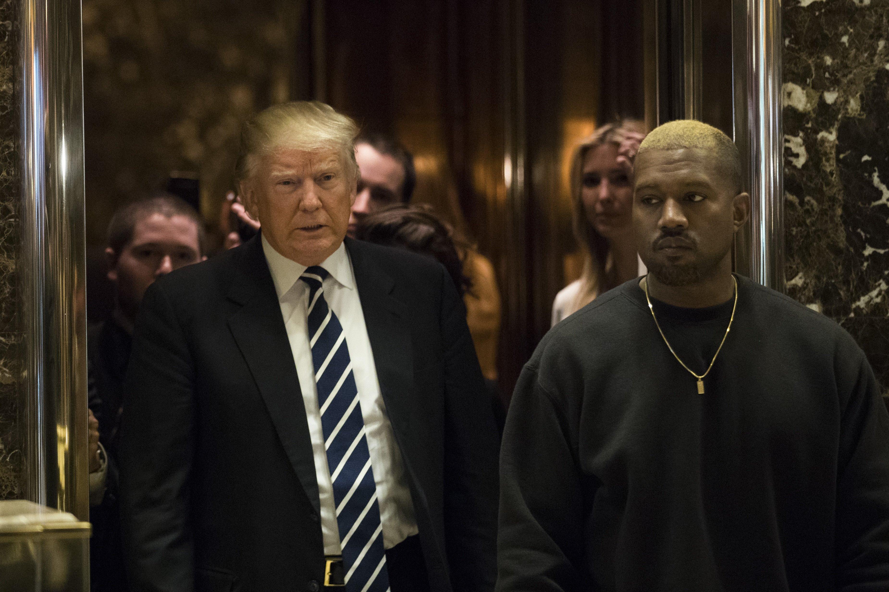 Kanye West (derecha) y Donald Trump durante una reunión. Fuente: Europa Press.