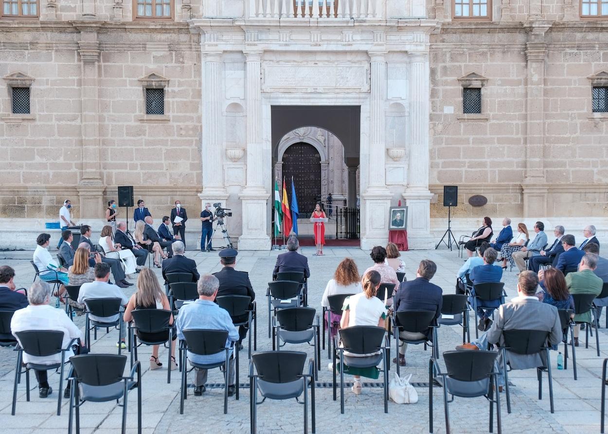Homenaje a Blas Infante ayer en el patio exterior del Parlamento de Andalucía.