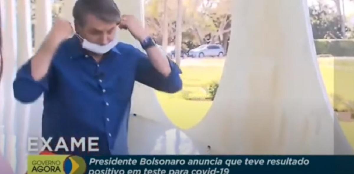El presidente Bolsonaro se quita la mascarilla ante los periodistas al anunciar su positivo en Covid