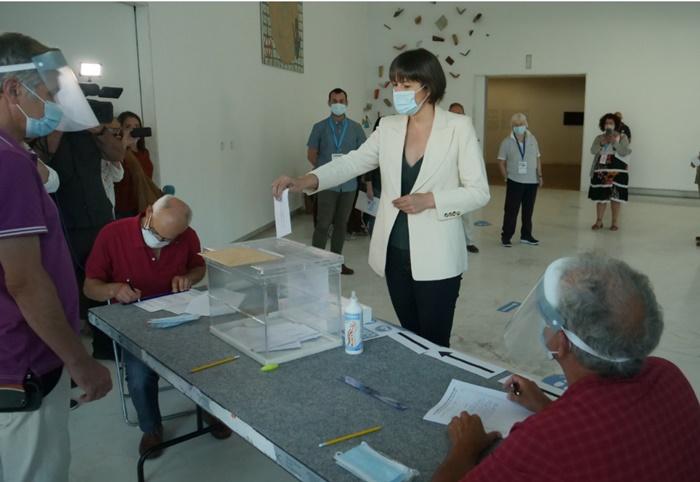 Ana Pontón votando