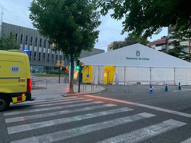 Carpa instalada junto al CUAP de Prat de la Riba de Lleida