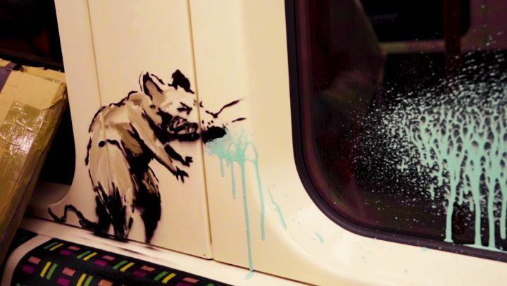 Graffiti de Banksy en el metro de Londres.
