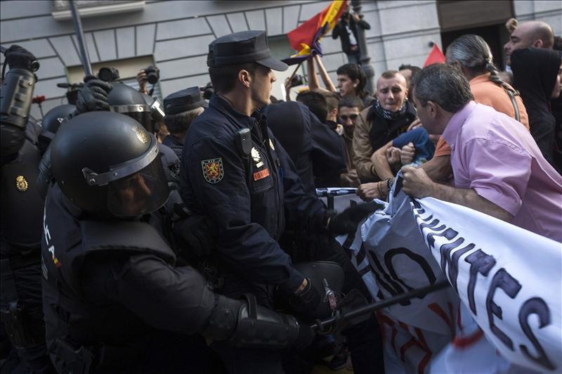 Polémica tras la carga policial del sábado contra una manifestación antimonárquica