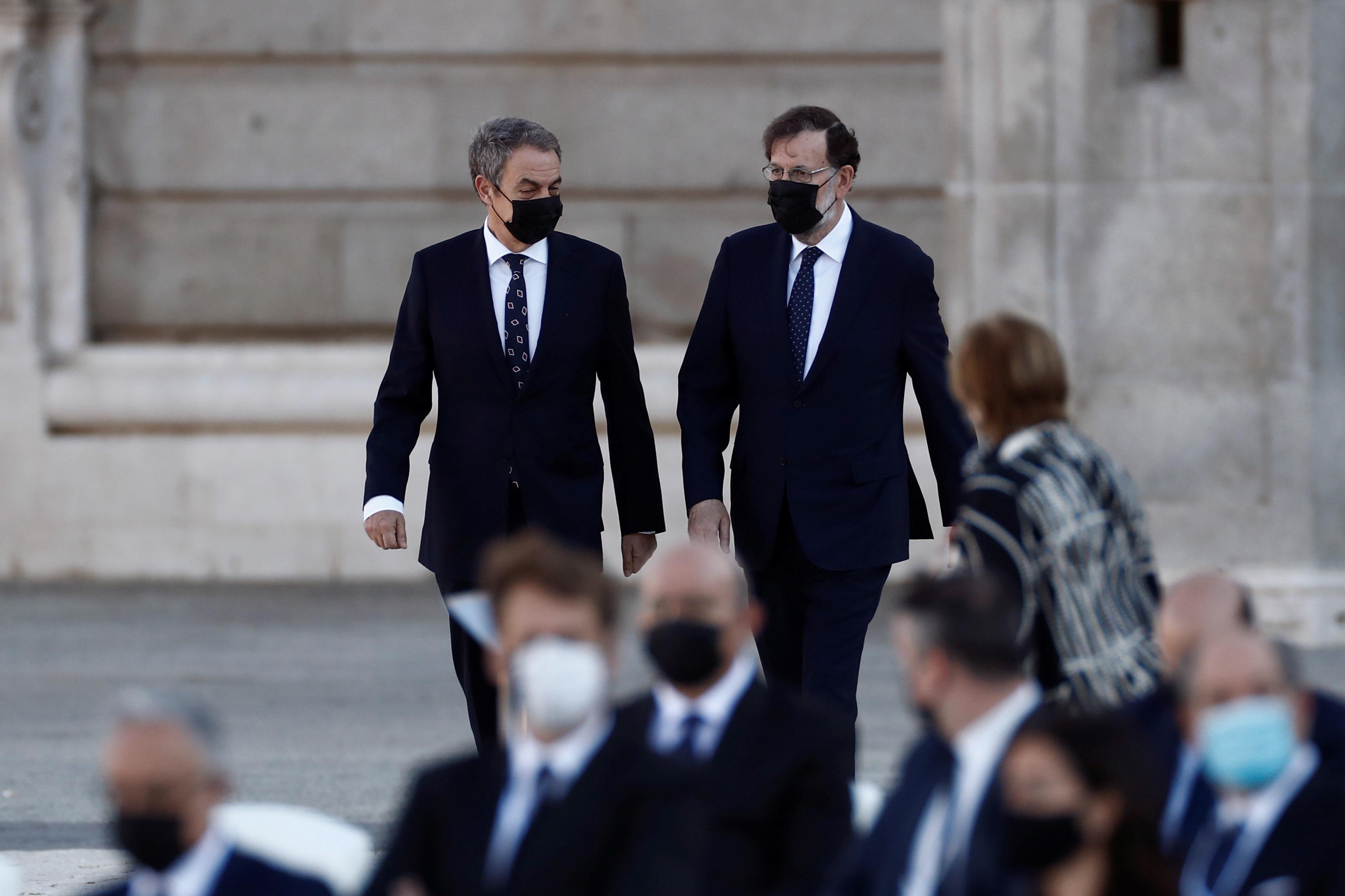 Los expresidentes del Gobierno José Luis Rodríguez Zapatero y Mariano Rajoy, a su llegada a la ceremonia de Estado 
