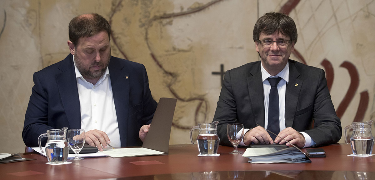 El presidente de la Generalitat, Carles Puigdemont y el vicepresidente, Oriol Junqueras