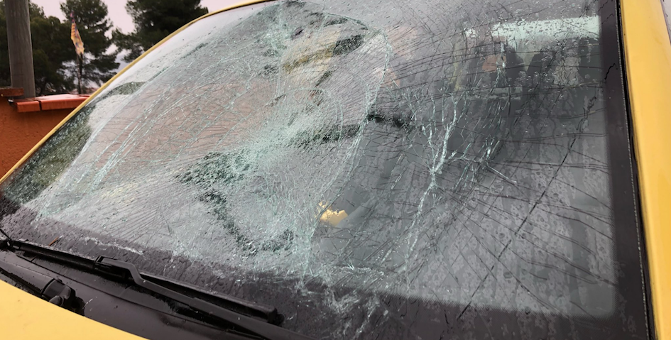 Unos desconocidos provocan daños en el coche de la diputada de ERC Jenn Díaz. 