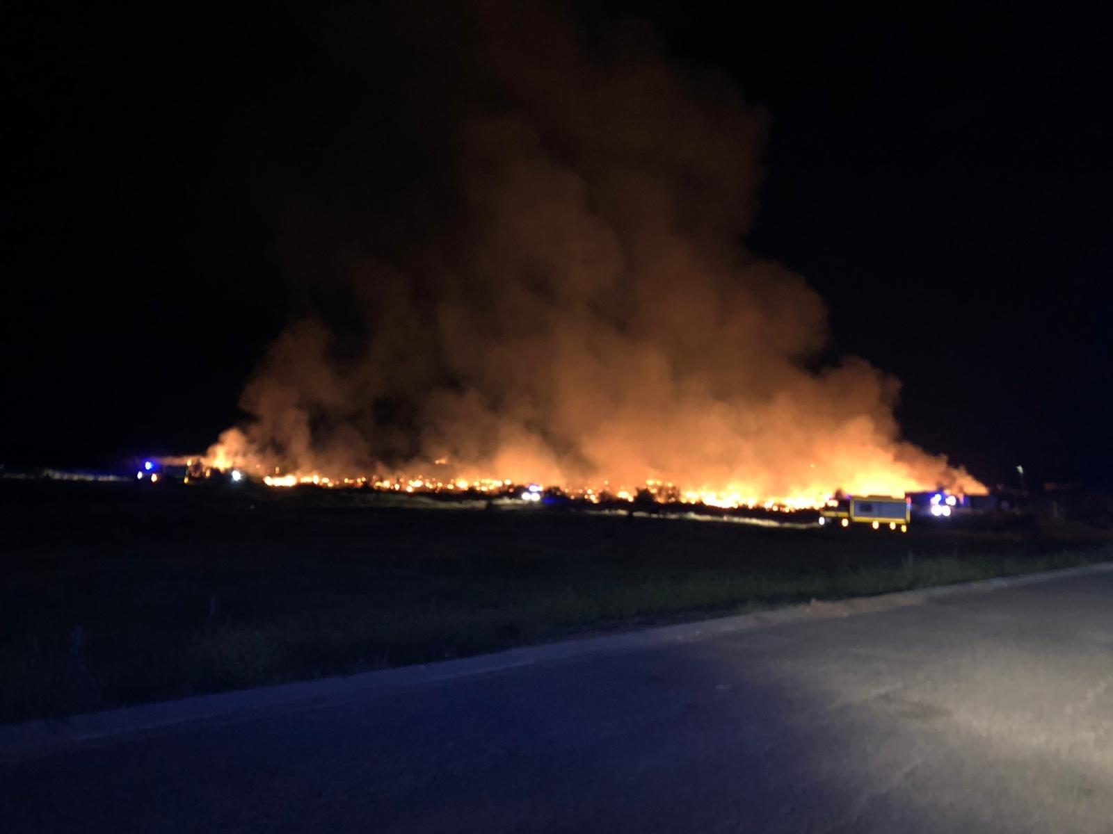 Imagen del incendio producido este viernes en el asentamiento.