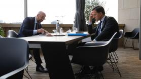 El presidente del Consejo Europeo, Charles Michel (izquierda), y el primer ministro de Países Bajos, Mark Rutte. Fuente: Europa Press.