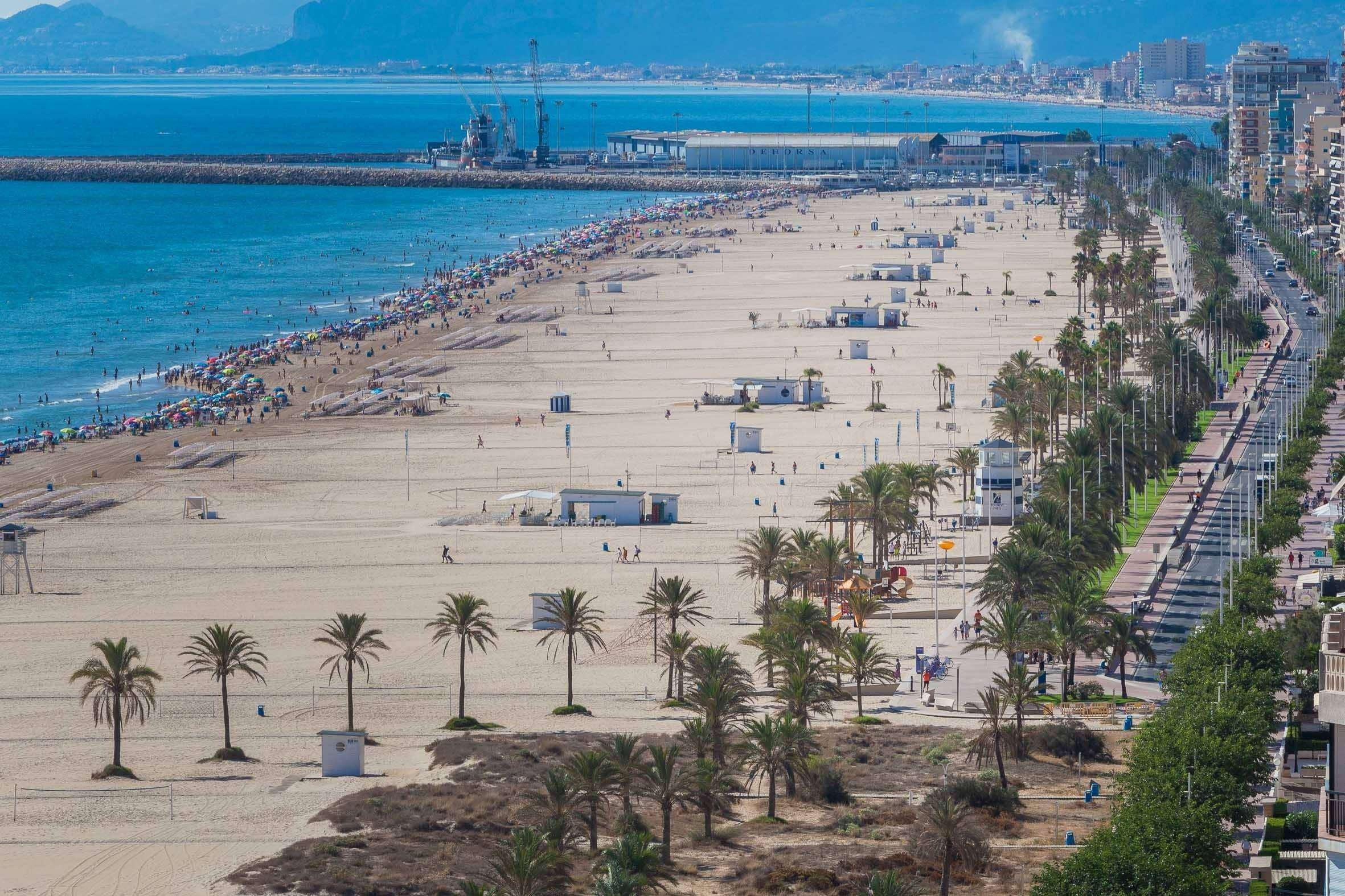 Valencia ordena el cierre del ocio nocturno de Gandia y establece el uso obligatorio de mascarillas. Fuente: Europa Press.