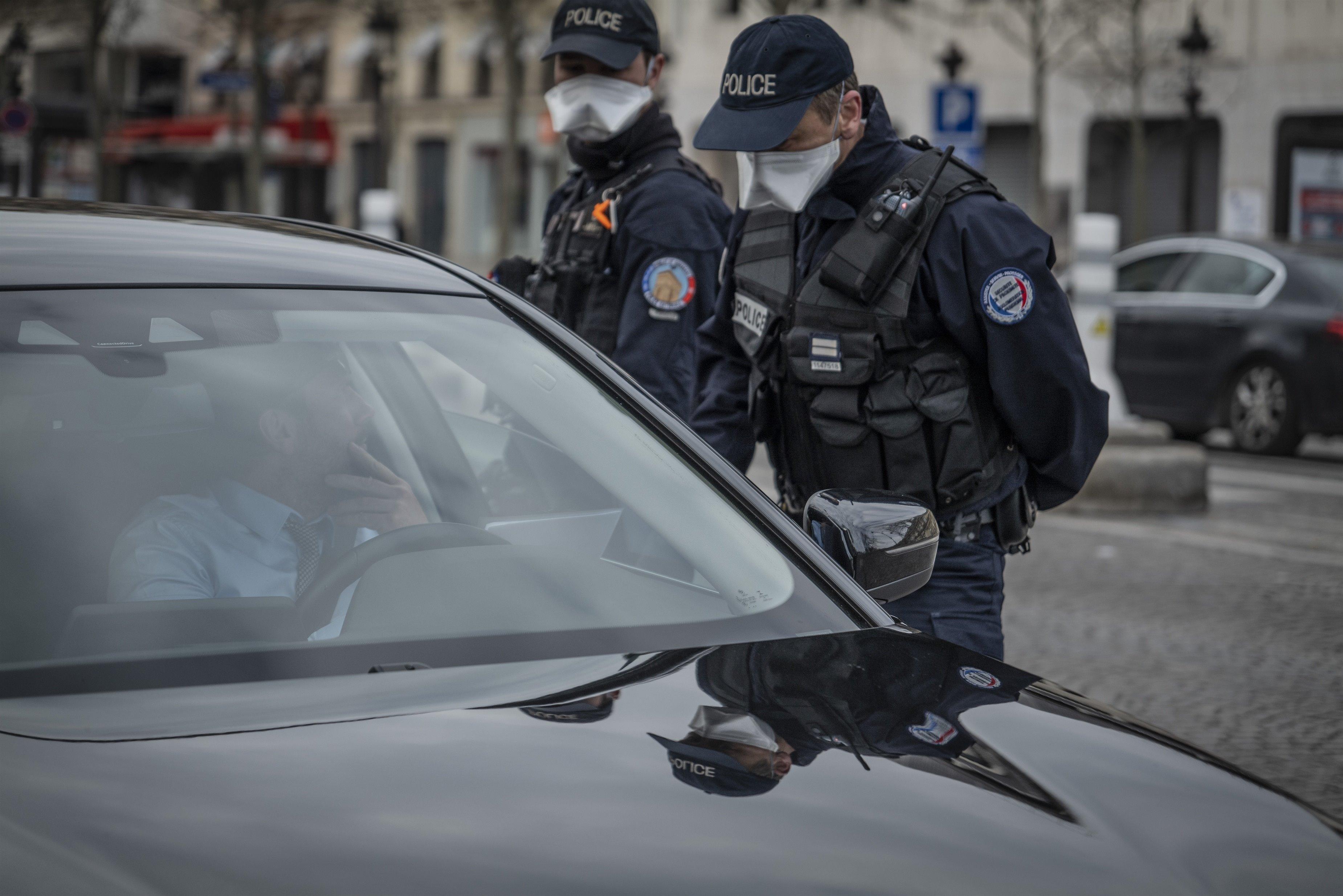 Imagen de archivo de dos agentes de la Policía francesa. Fuente: Europa Press.