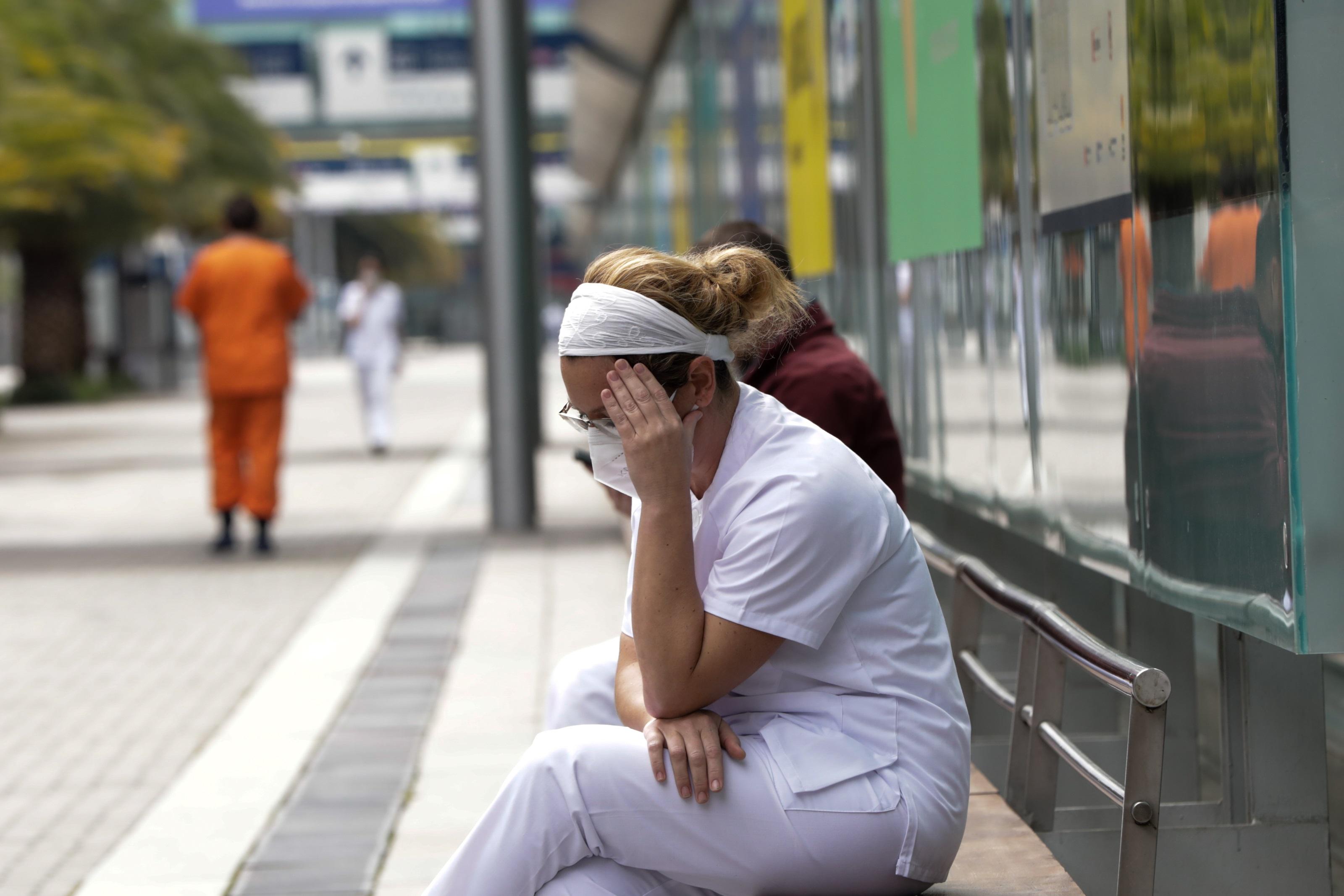 Los sanitarios advierten de la peligrosidad de una tercera ola de la pandemia / EP