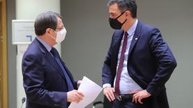 Pedro Sánchez y el presidente de Chipre, Nicos Anastasiades, en la cumbre del Consejo Europeo - Europa Press