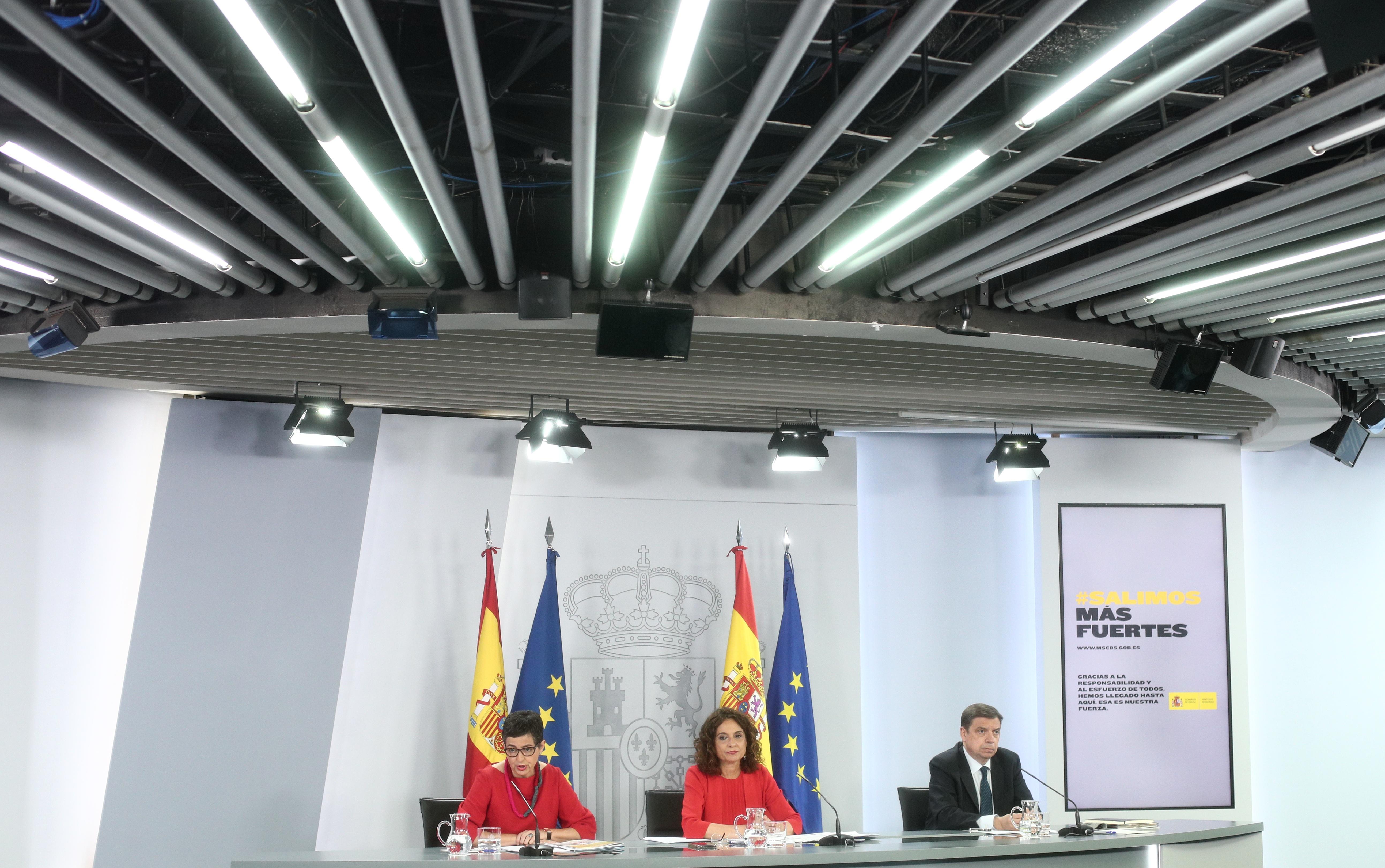 Arancha González Laya, María Jesús Montero y Luis Planas en la rueda de prensa posterior al Consejo de Ministros - Europa Press