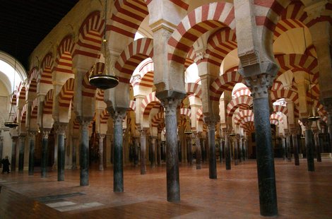 El obispo de Córdoba persigue 'hacer caja' con la Mezquita