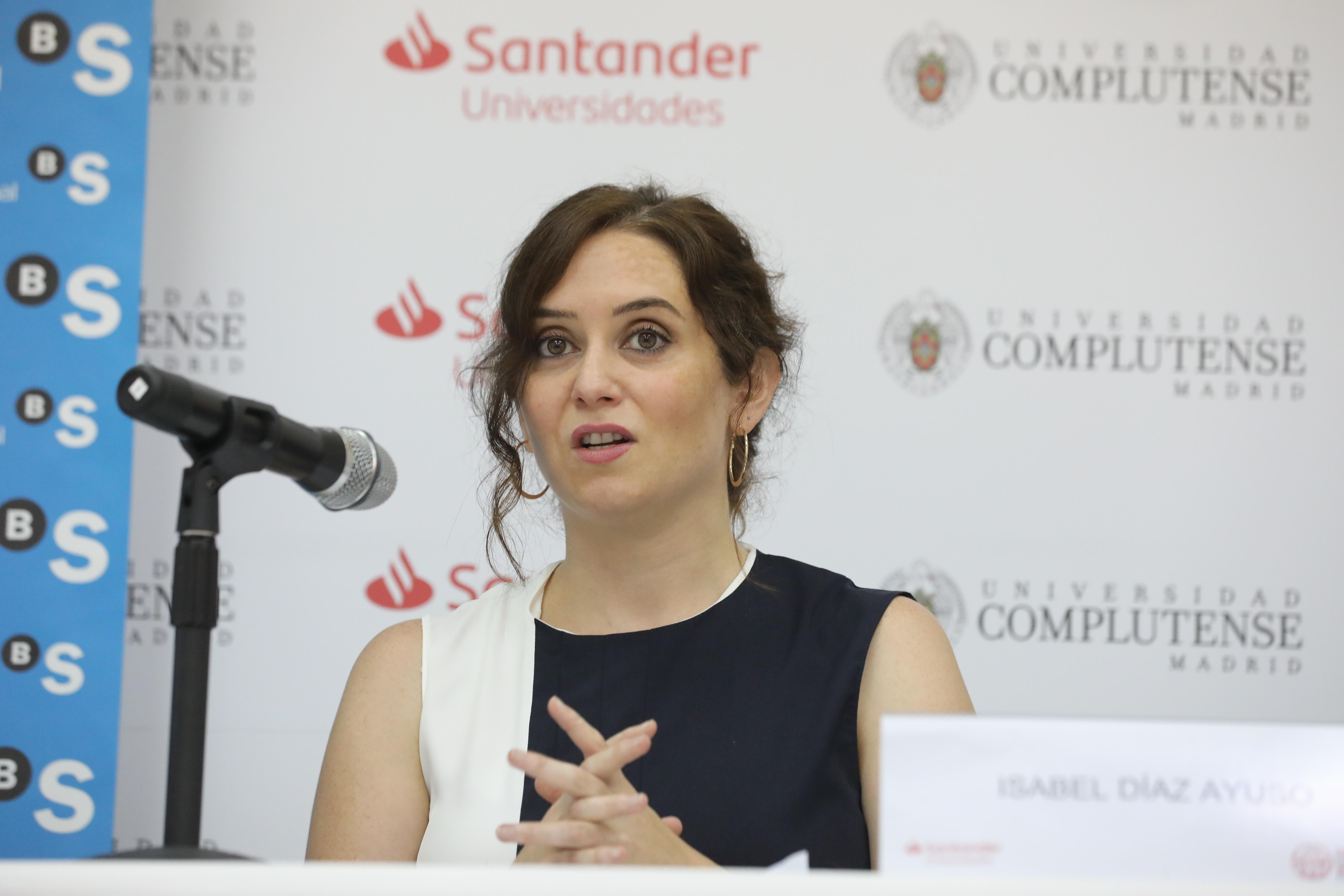  La presidenta de la Comunidad de Madrid, Isabel Díaz Ayuso, durante la quinta jornada de la XXXIII Edición de los Cursos de Verano en San Lorenzo de El Escorial
