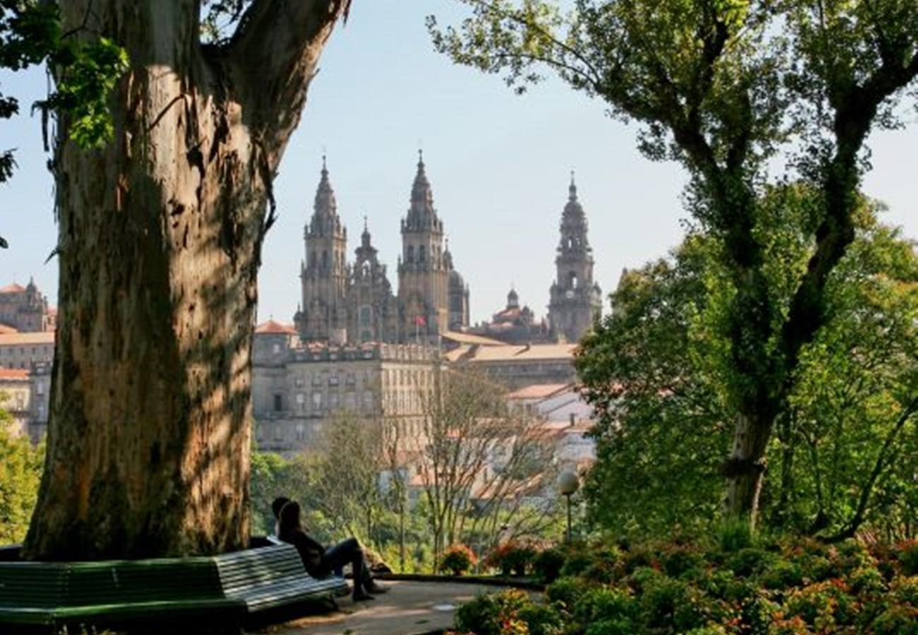 Catedral de Santiago vista desde la Alameda (Fuente: Ayuntamiento de Santiago de Compostela)