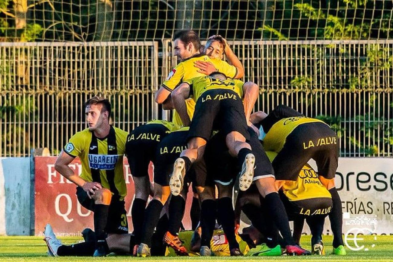 Los jugadores del Club Portugalete celebran un gol. Fuente: Twitter.