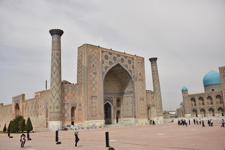 El primer embajador conocido de tierras persas fue Mohamat Al Kesh representante del gran Tamerlán en la castilla de Enrique III el Doliente