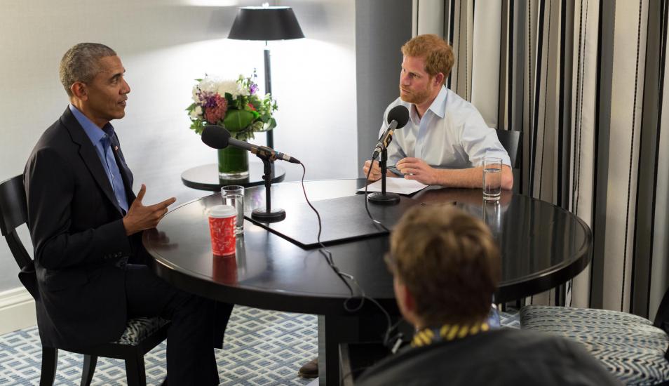 Barack Obama le cuenta al príncipe Harry los peligros de las redes sociales