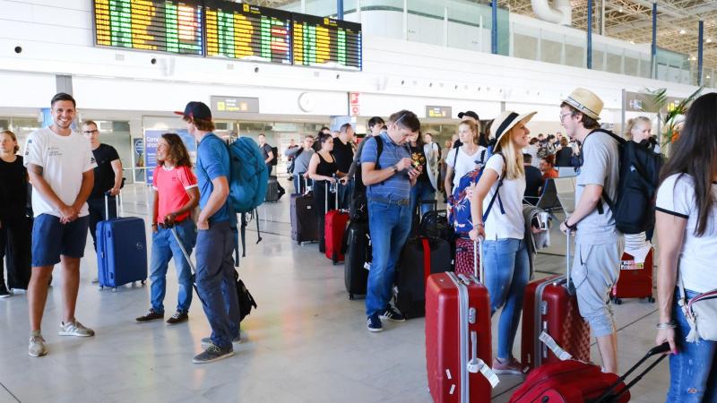 Reino Unido levantará la cuarentena a Canarias y Baleares en una semana, según ‘The Sun’