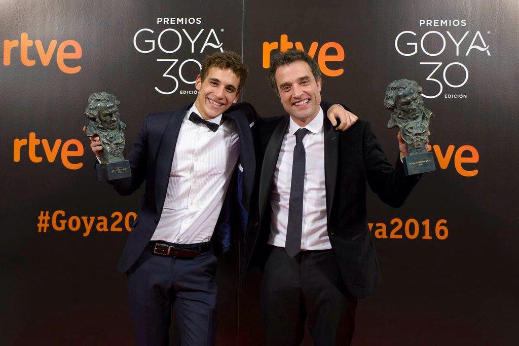 Miguel Herrán y Daniel Guzmán en los Premios Goya.