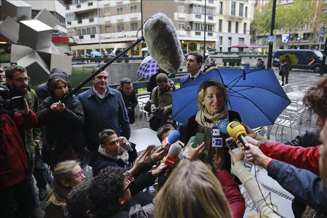 Aguirre vuelve a los juzgados para 'conciliar' con Podemos y anuncia una 'contraquerella'