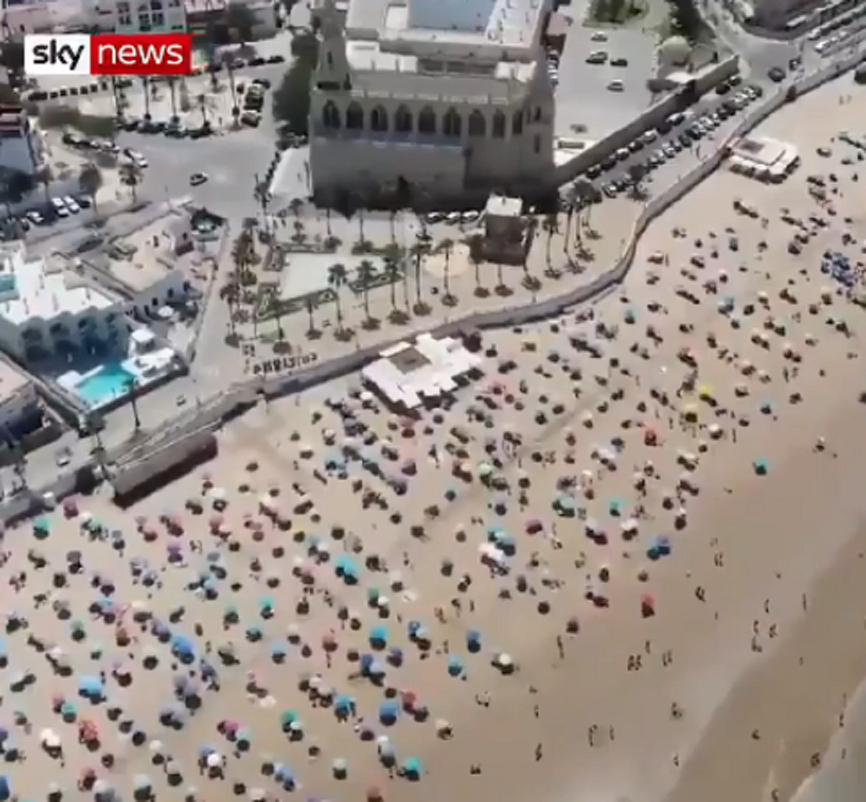 Imagen de la playa de Chipiona (Cádiz), en 'SkyNews'
