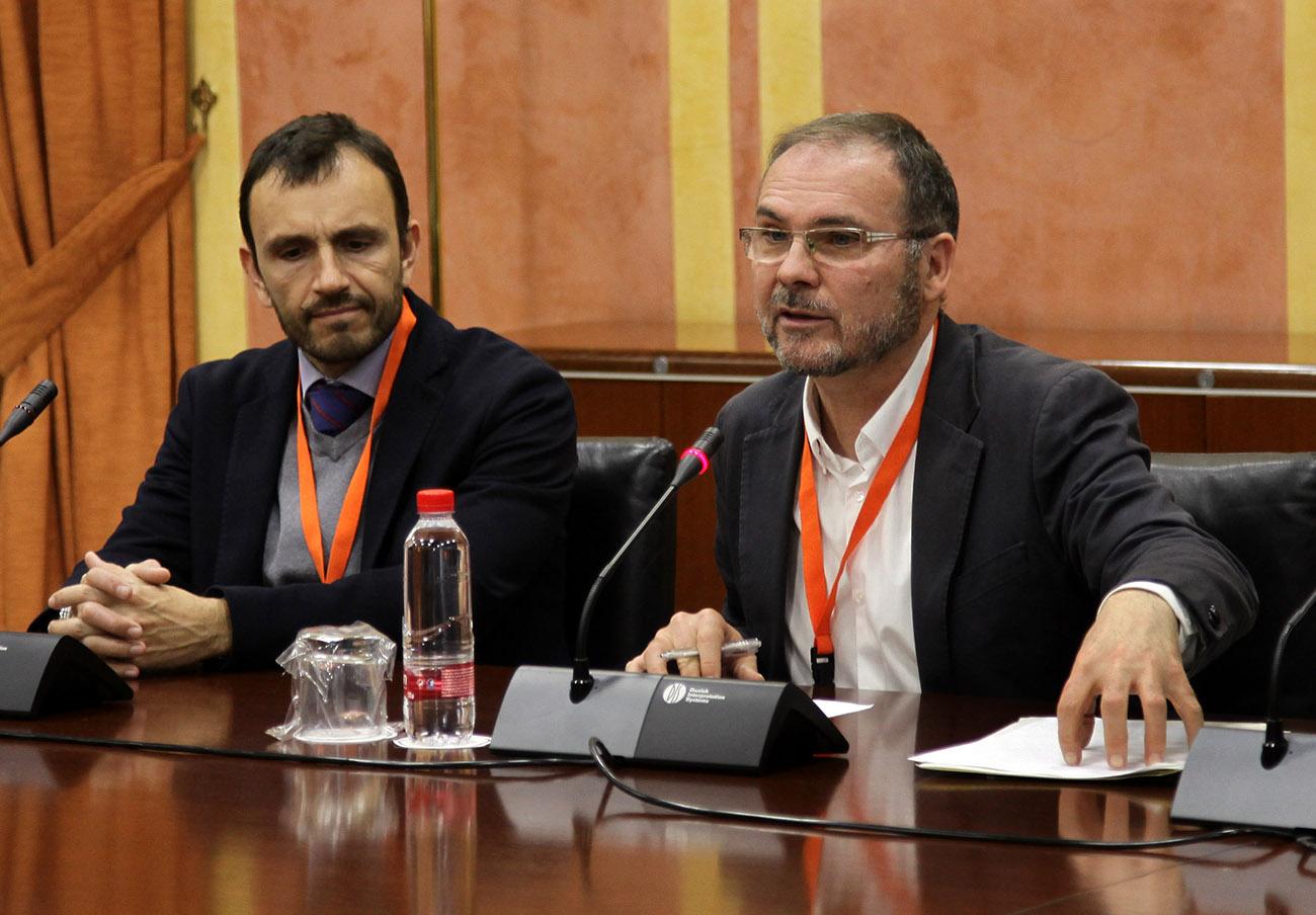 Juan Moreno Rodríguez junto a Fernando Vázquez Rojas durante una comparecencia en el Parlamento de Andalucía. Facua