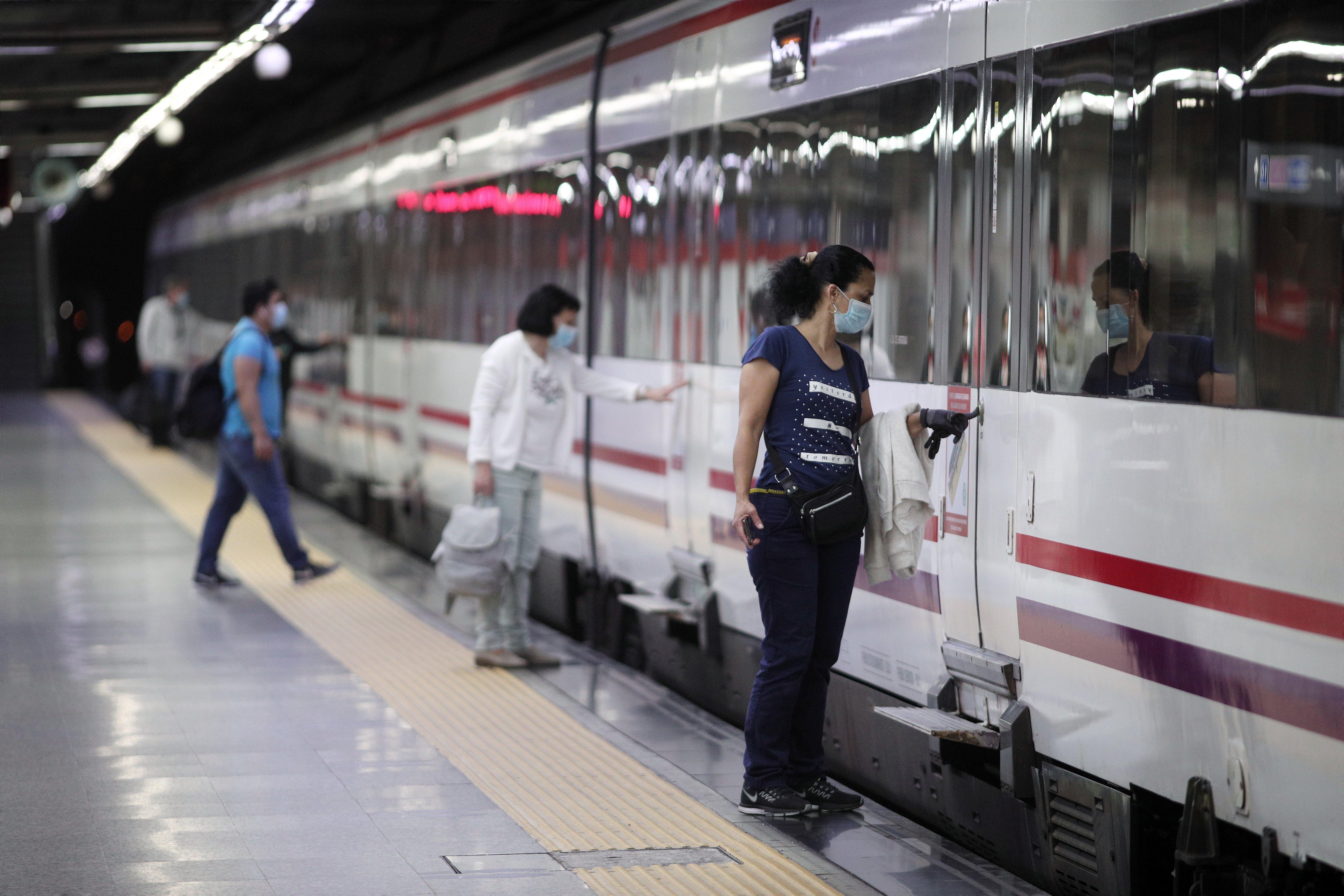 Una quema intencionada en vías de Lleida afecta a la circulación de trenes R13 y R14. Fuente: Europa Press.