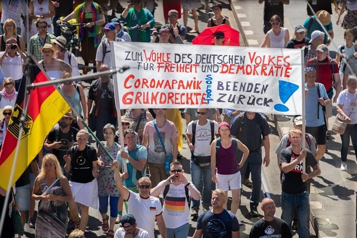 Más de 15.000 personas protestan en Berlín contra las restricciones