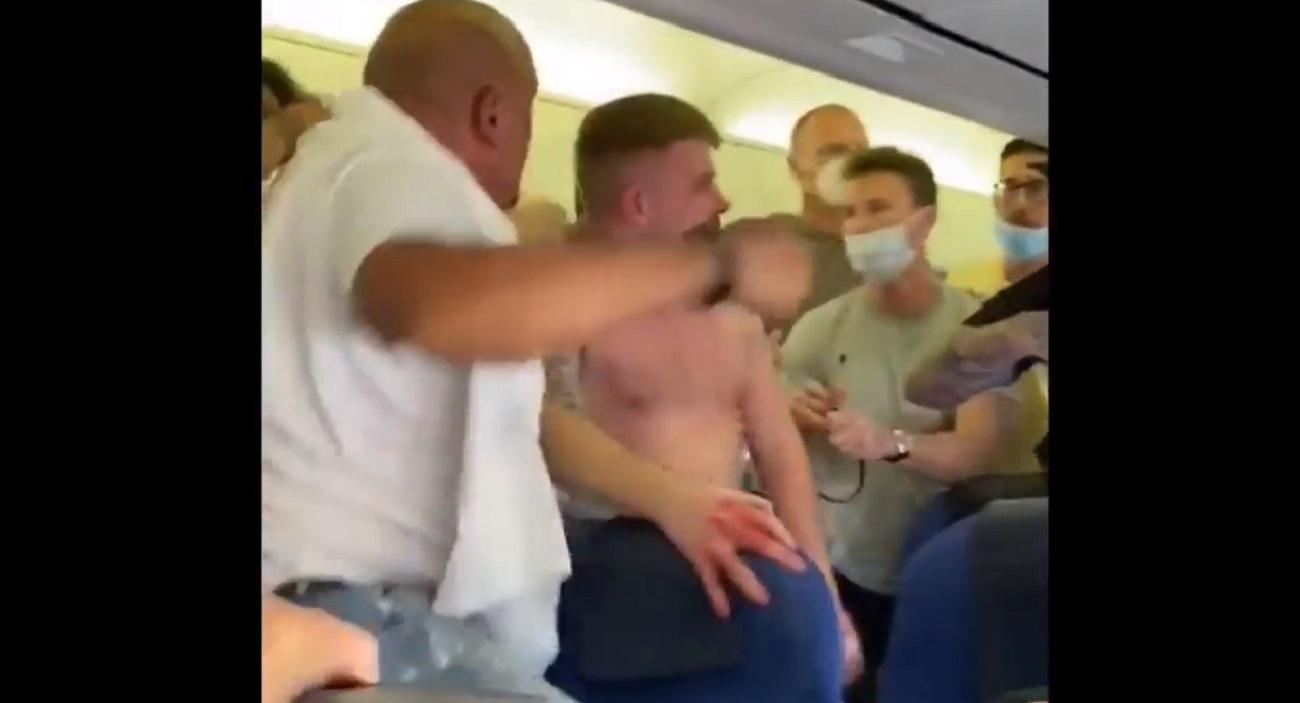 Multitudinaria pelea en un avión con destino Ibiza por unos pasajeros que se negaban a ponerse la mascarilla