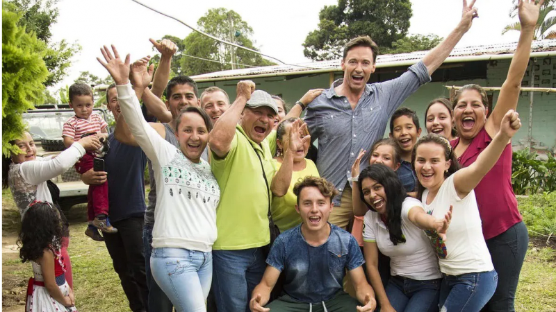 Hugh Jackman con su equipo original de 'Laughing Man' Hugh Jackman con su equipo original de 'Laughing Man'