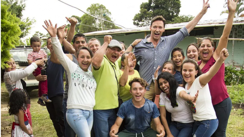 Hugh Jackman con su equipo original de 'Laughing Man'