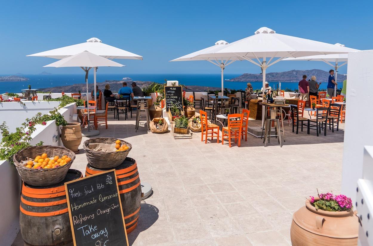 Imagen de un restaurante griego de Santorini