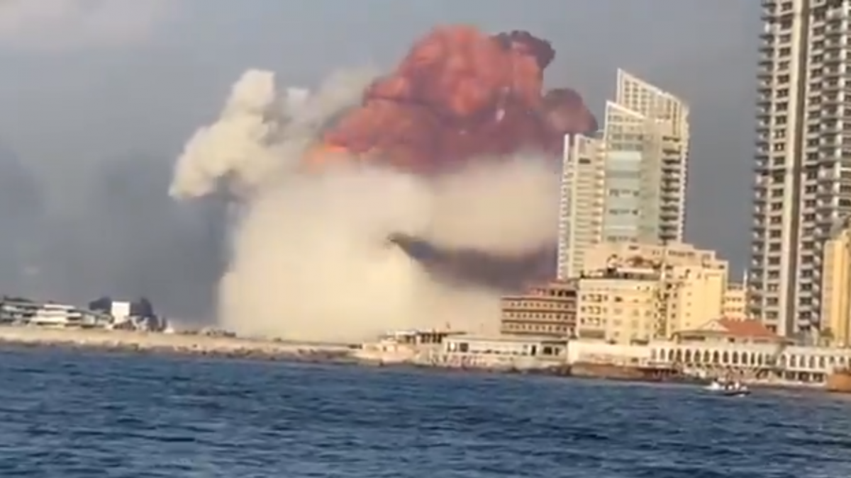 Explosion en el puerto de Beirut desde el mar - EP