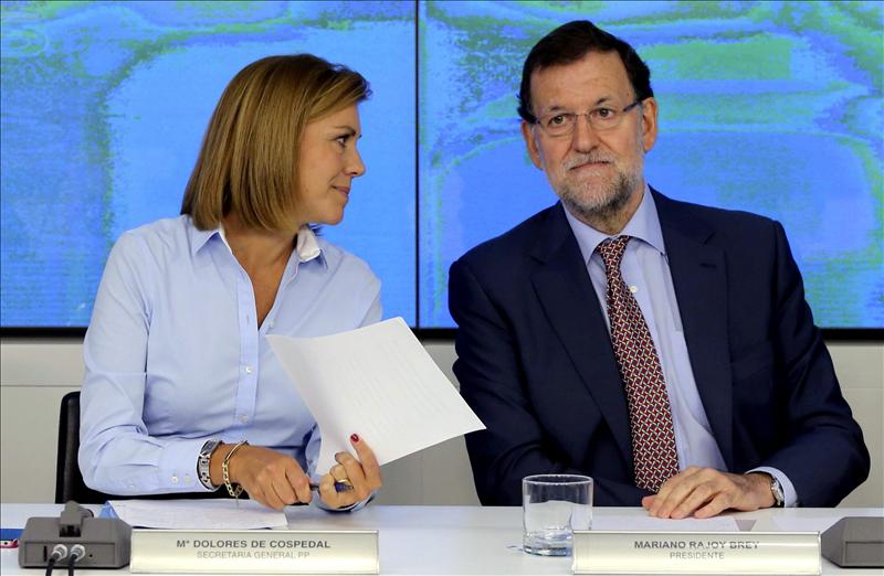 Cospedal promete “contundencia” con Rato, pero Rajoy defiende a ‘media voz’ que hay que ser “justos”