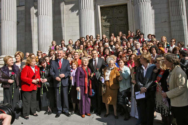 España recibe un premio internacional por la Ley Zapatero contra la Violencia de Género