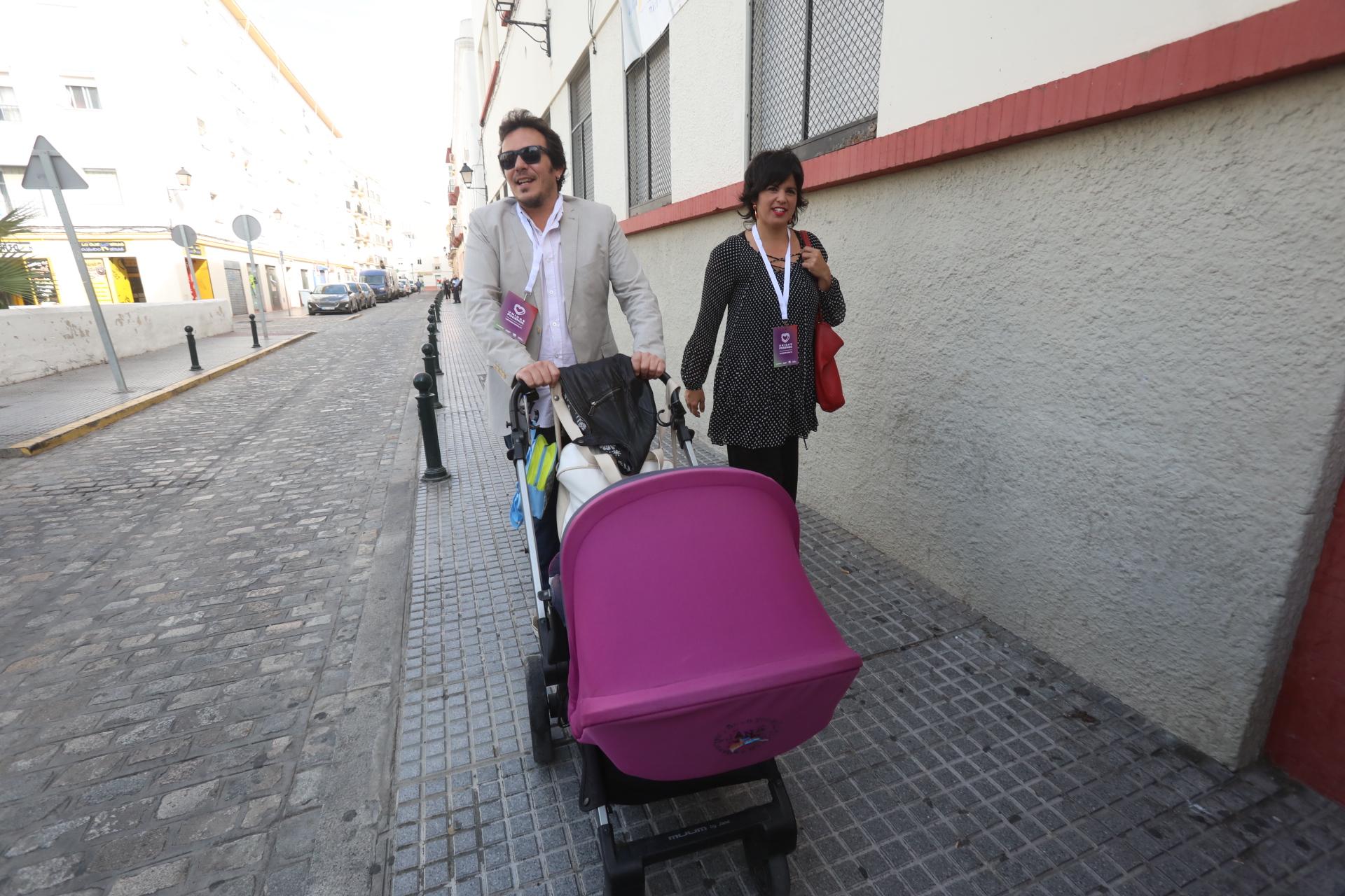 El alcade de Cádiz, José María González, ‘Kichi’, y su pareja, la presidenta de Adelante Andalucía, Teresa Rodríguez. EP