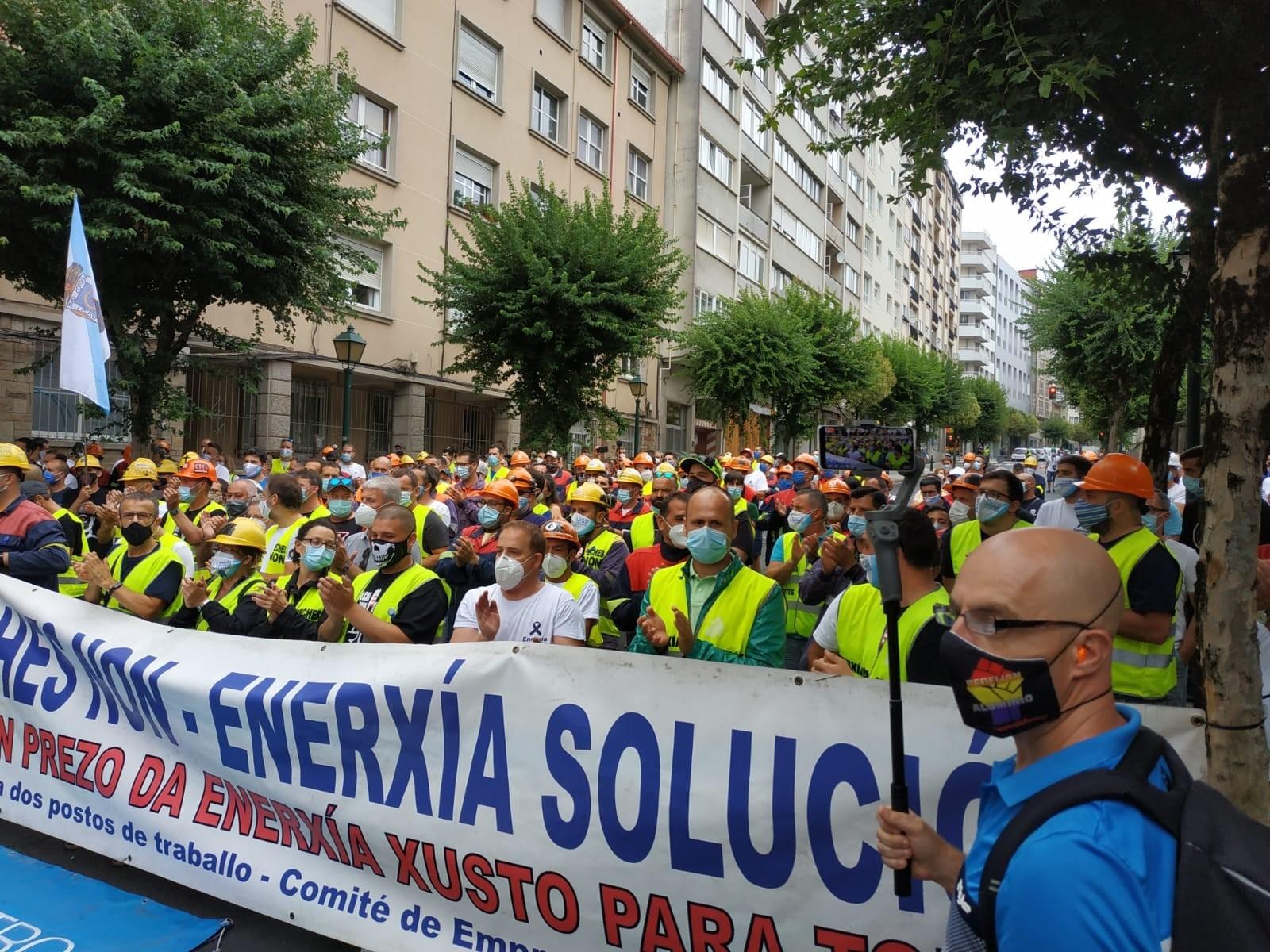Manifestación de los trabajadores de Alcoa ante el Parlamento gallego - Europa Press