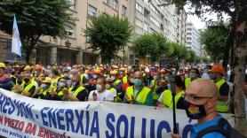 Manifestación de los trabajadores de Alcoa ante el Parlamento gallego - Europa Press