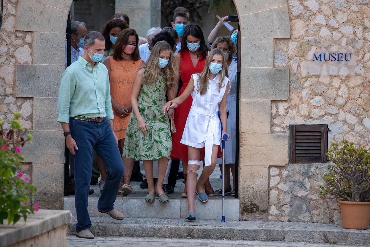 Los Reyes, la Princesa Leonor y la Infanta Sofía visitan la localidad de Petra, en las Islas Baleares