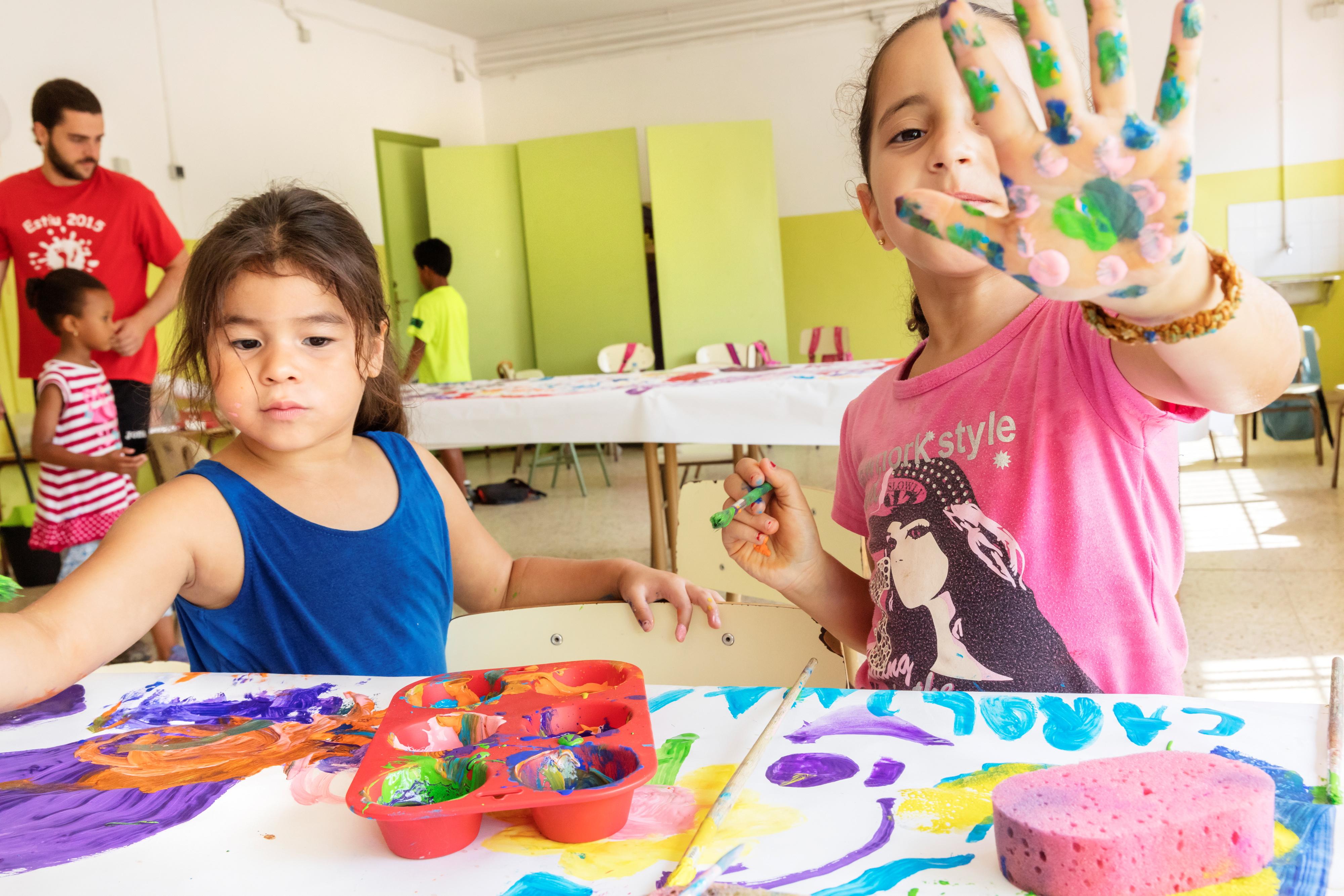 Dos niños se benefician de los proyectos de Fundación "La Caixa"