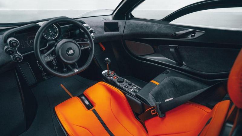 El puesto de conducción del T50 parece el cockpit de un caza El puesto de conducción del T50 parece el cockpit de un caza