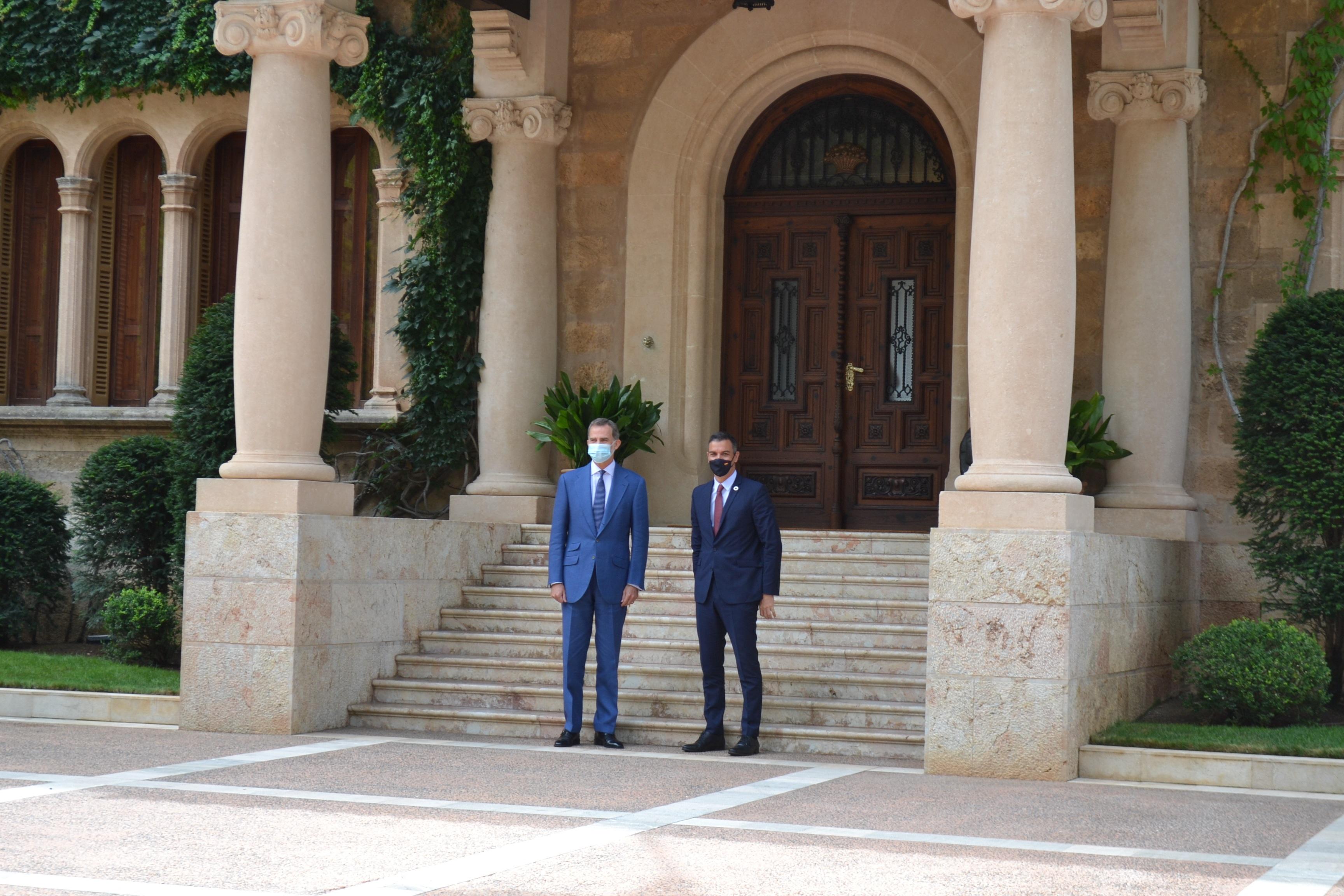 El rey Felipe VI se reúne con el presidente del Gobierno, Pedro Sánchez