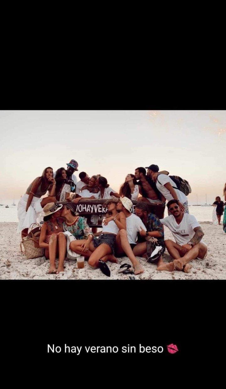 Jugadores del Athelic de Bilbao con sus parejas en Ibiza Jugadores del Athelic de Bilbao con sus parejas en Ibiza