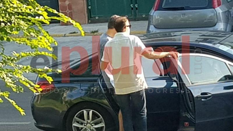 Elías Bendodo sube al coche oficial tras acudir a pilates. Imagen en exclusiva de ElPlural.com Elías Bendodo sube al coche oficial tras acudir a pilates. Imagen en exclusiva de ElPlural.com