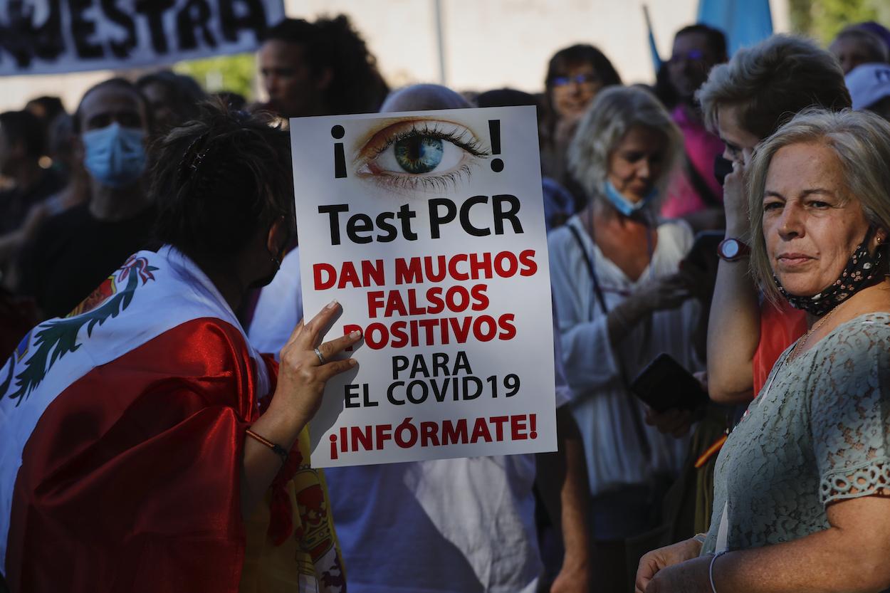 Imagen de la manifestación contra el uso de la mascarilla en la Plaza de Colón