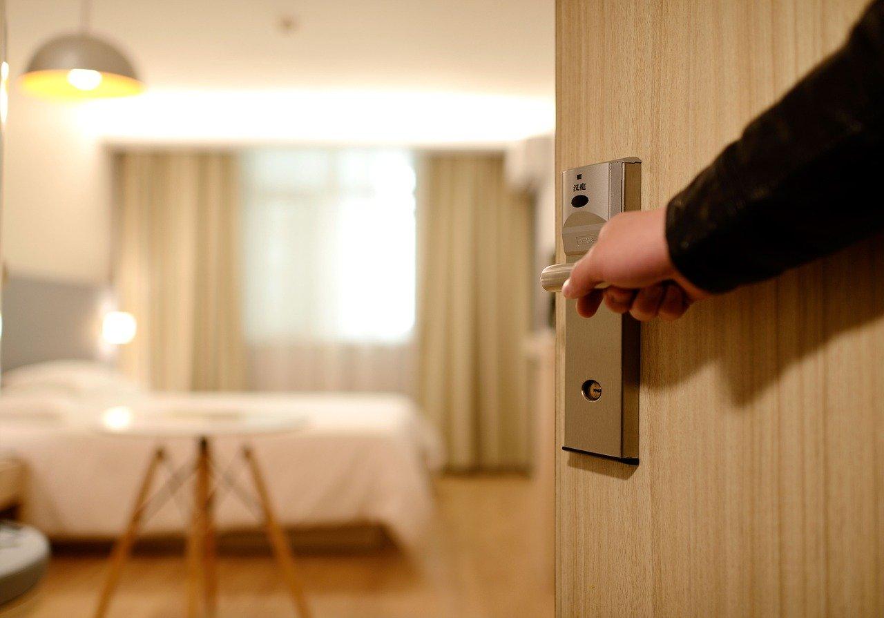 El sector hotelero se ha visto afectado por las restricciones de países como Reino Unido, Alemania y Francia. Pixabay
