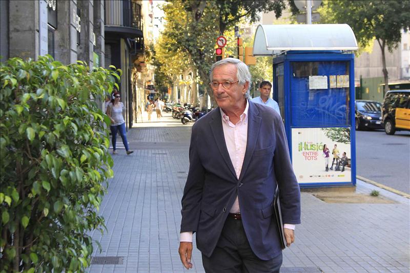 El alcalde de Barcelona, también tocado por la corrupción: la Policía investiga si ocultó casi 13 millones en Andorra